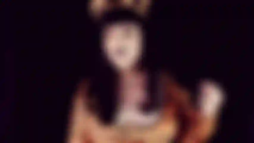 Enganada em um orgasmo arruinado - dramatização divertida que envolve uma festa de halloween, peitinhos, punheta, provocação e negação e um orgasmo arruinado.