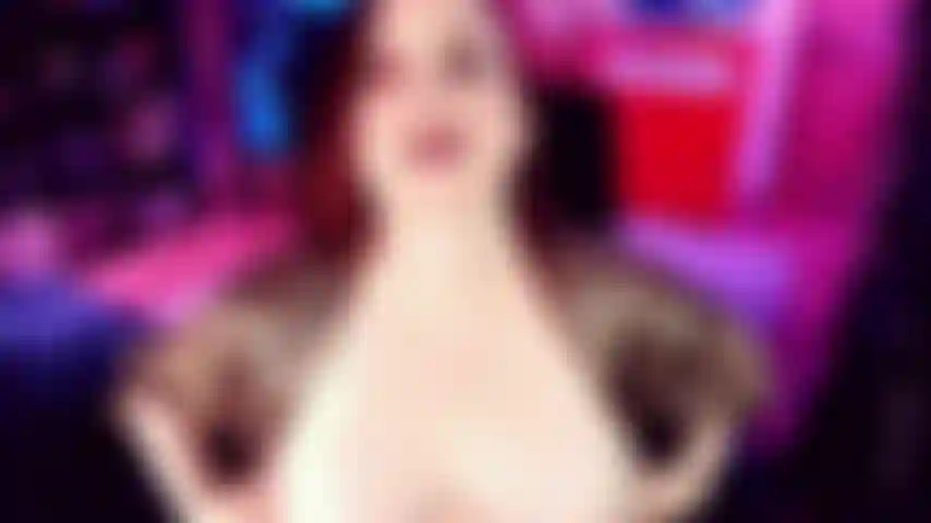 Nova exploração de idiotas - você tenta se passar por um pervertido normal, amante de peitos, mas eu descubro você rapidamente. Você é na verdade uma idiota.