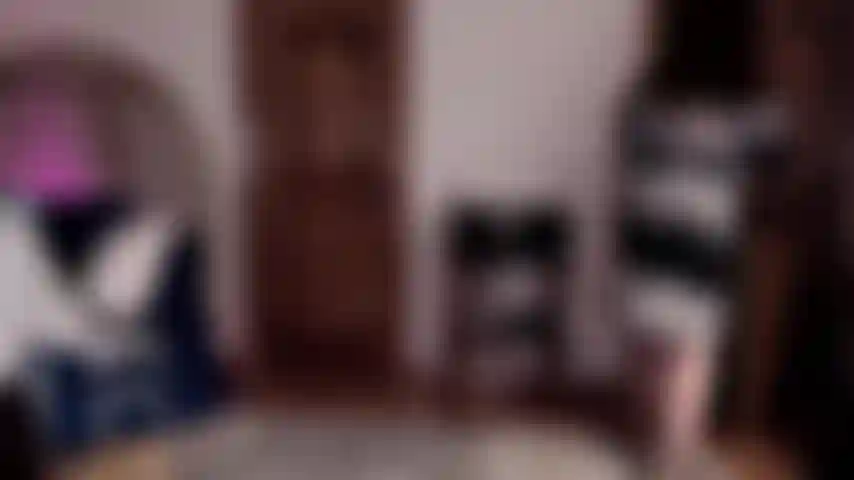 Madrasta coelhinha pisando - roleplay divertido que me envolve pisando em brinquedos antes de direcionar alguns pés excêntricos joi.