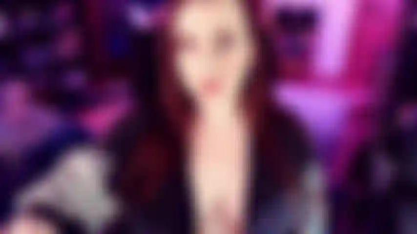 Acaricie minha pele de mulher - às vezes você só quer mergulhar entre minhas coxas grossas e acariciar minha pele de mulher. Até estou surpresa com o quão natural ela está parecendo hoje em dia. E cheirosa tão lindamente.