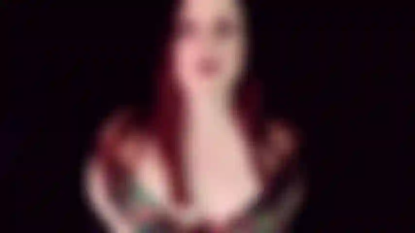 Chupe pau nos meus peitos - pode ter começado com meus peitos grandes e lindos, mas é onde está agora, não é, querido? Peitos não bastam. Sua verdadeira vocação está te chamando mais alto. Você quer chupar pau para mim.