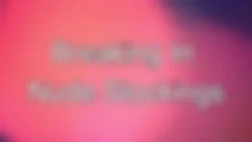 Quebrando meias nuas - quer me ajudar a quebrar um novo par de meias de seda? E eles são realmente sedosos. Tão suave. Só um pouco mais escura que minha pele pálida. Observe enquanto eu os deslizo por minhas pernas curvas. O que pensamos?