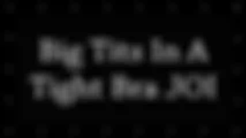 Peitos grandes em sutiã apertado joi - spoiler: os peitos não ficam dentro do sutiã o tempo todo. Este sutiã é um pouco apertado demais. Muito pequena. Empurre do jeito que estou sacudindo esse vibrador de pênis de brinquedo realista.