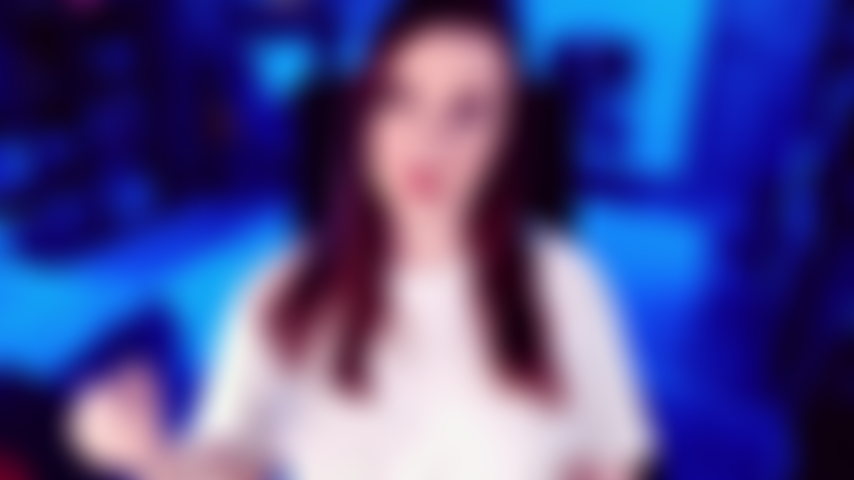 Goon você mesmo gay - brincando com um dos meus gooners mais experientes, chegamos ao cerne da questão bem rápido. Troco uma camiseta branca por um sutiã vermelho sexy. Meu decote balançando ajuda a reforçar que eu sou sua porta de entrada para a vida gay.