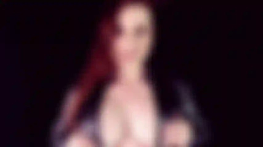 Você não fica duro por ela - é verdade, não é? Sou a garota dos sonhos perfeita, seduzindo você para me acariciar no meio da noite.