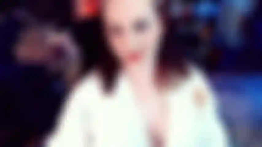 A deusa ama e pune - a femdom sensual no seu melhor. Sua deusa lhe dá permissão para me acariciar porque você tem sido um menino tão bom. Porque você não é perfeita para sua deusa o tempo todo. Às vezes é preciso um pouco de disciplina.