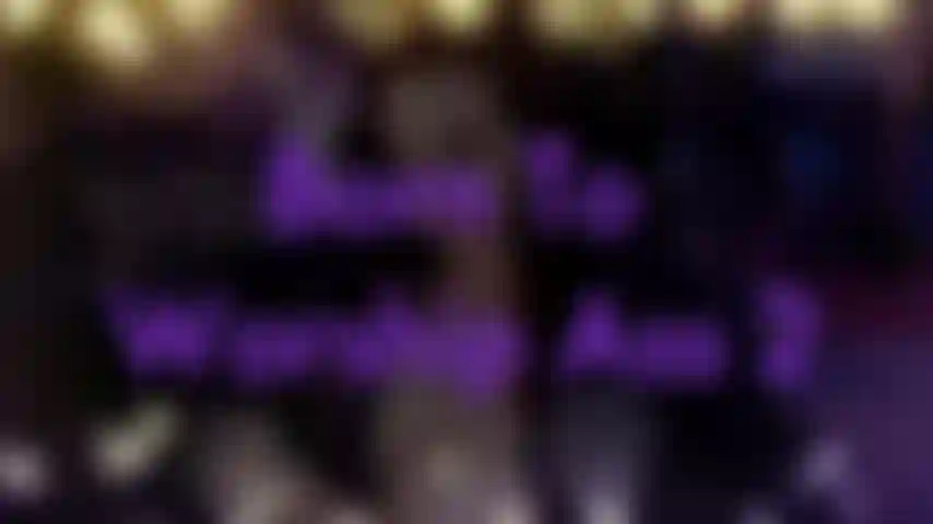 Nascida para adorar a bunda 2 - de volta ao seu lugar, sob essas nádegas. Você queria tanto ser essa tanga roxa rendada, não é?