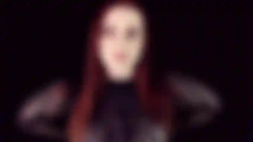 Ligue, idiota - seu vício em pornografia e se masturbar não é mais suficiente. Você está começando a ficar curioso. Muito, muito curiosa sobre coisas de bunda. Então vamos colocar esse plug anal dentro de você, idiota.