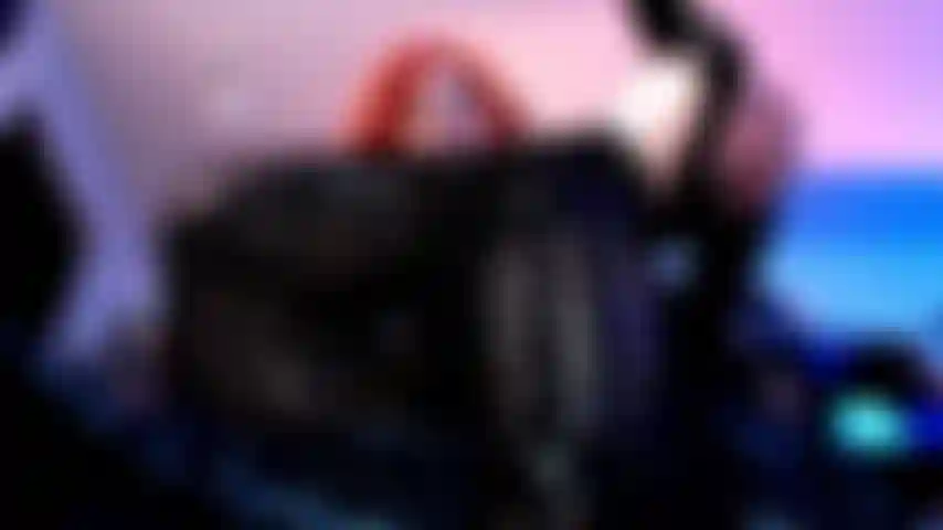 Perdedora de pés premie - por que você sempre goza tão rápido nos meus pés? Sei que deveria ficar lisonjeada, mas na verdade é meio frustrante. E se eu quiser que você dure só mais um pouquinho? Você ainda não tem permissão para começar a puxar meus pés.