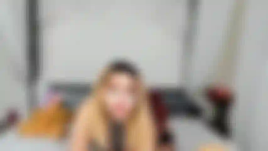 Veja-me chupar esse bbc enquanto conto sobre todos aqueles que tenho fodido pelas suas costas;).