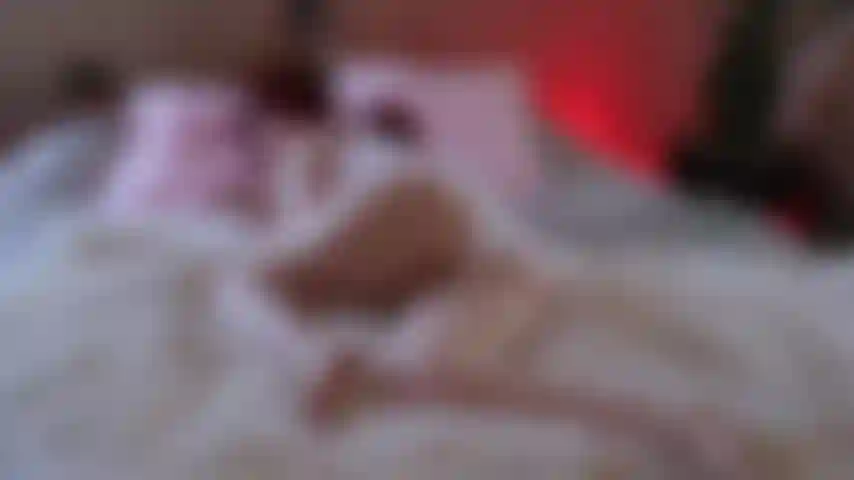 Macacão branco provocando peitos idiota boquete desleixado cachorrinho creampie.