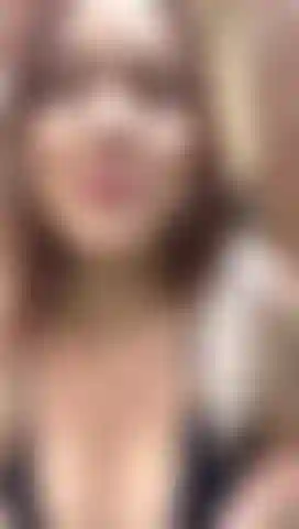 Fui flagrada com muito tesão no campus da universidade, fiquei arrependida mas gozei demais.