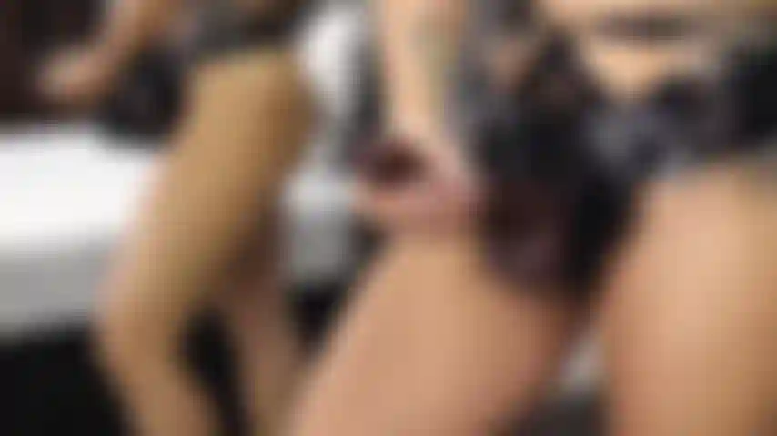 Te penetro com meu arnês.