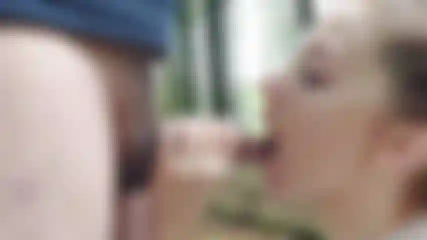 Boquete na floresta - ele goza na minha boca!!