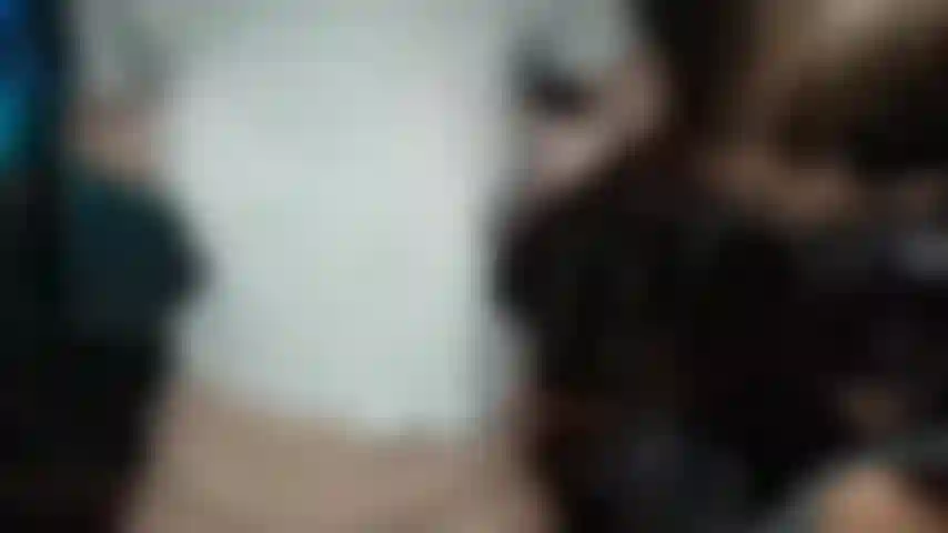 Ensopando camisetas molhadas em seios naturais.