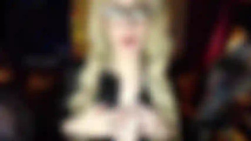 Brincando e falando sacanagem em pvc.