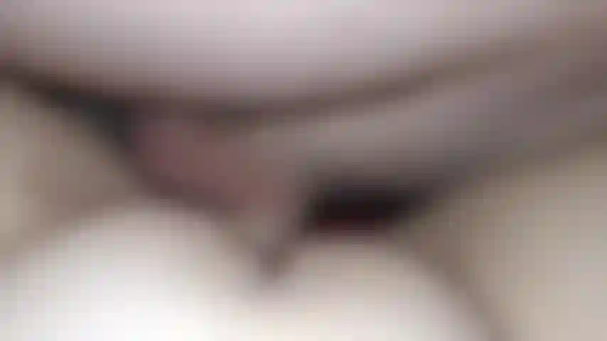 Creampie com buceta empurrando.