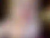 Cuspa e mexa nos peitos.