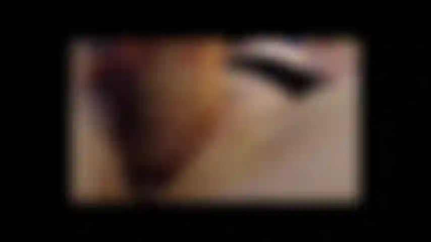 Clipe depositado de torta de creme branca grossa de um vídeo mais longo.