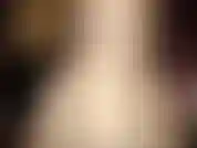 Vibrador preto escuro, foda de lado.