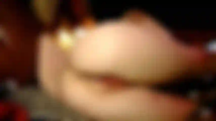 Conversa suja super intima e buceta se alongando com vibrador preto enorme.