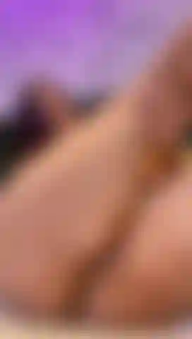 Brinco de esfregar a buceta com os dedos.