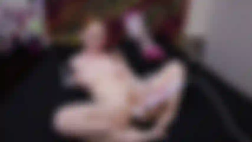 Hora de brincar sozinha.