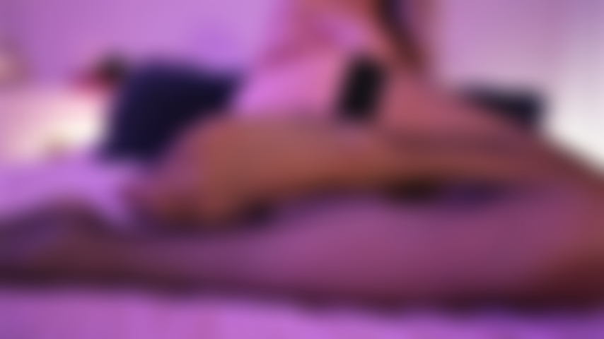 Com a buceta aberta.