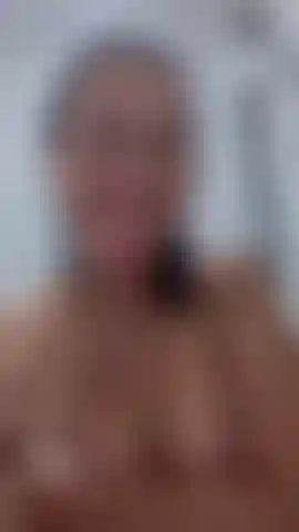 Vamos fazer um rapidinho no chuveiro! Faz-me gemer mais forte!!