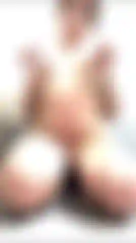 Cavalgando seu pau grande no chuveiro.