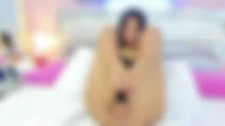 Meus pés fazem você gozar neles enquanto seu pau fica cada vez mais duro.