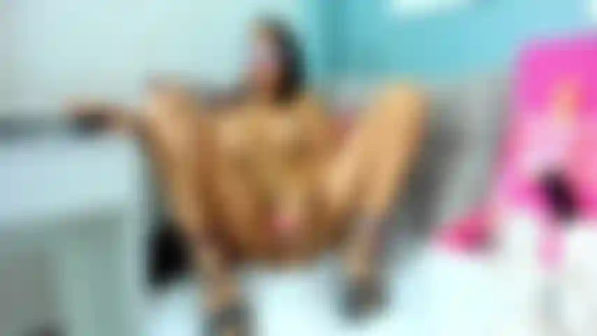 Acho que sou a garota mais gostosa que você pode ver aqui.