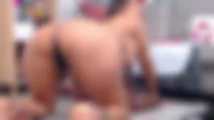 Chupo seu pau e termino em cima dele!