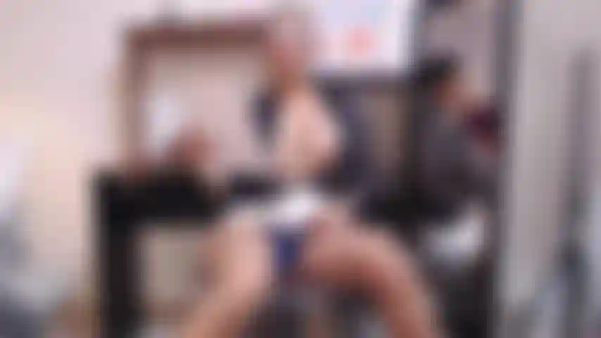 Sua secretária safada te fode forte.