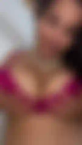 Devoro e abuso dos meus peitos.