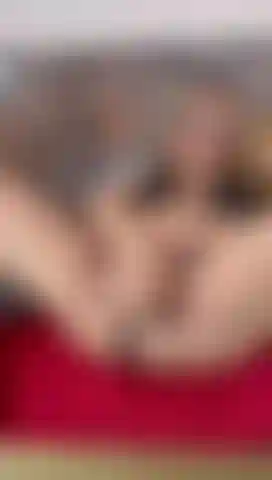 Uma gatinha gostosa.