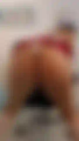 Você gosta de suas nádegas balançando e se movendo para cima e para baixo.