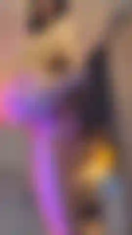 I'm slapping my naughty sexy ass, do you want my ass hole close? Come to me and try it!