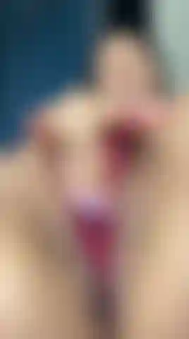 Me fodendo e deixando minha bucetinha molhada!