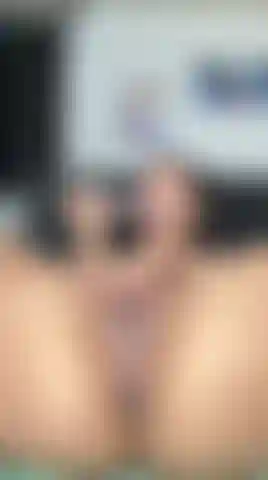 Me fode e deixa minha bucetinha molhada, amor!