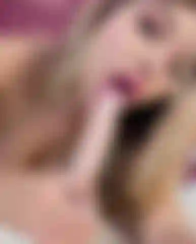 Faço boquete em pov e cavalgo até gozar.