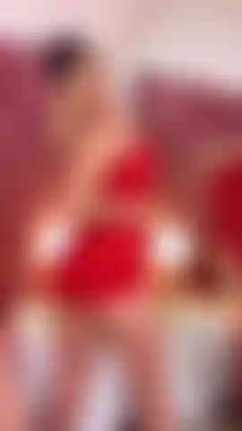 Cavalgo até ter um bom orgasmo! Óleo nos peitos.