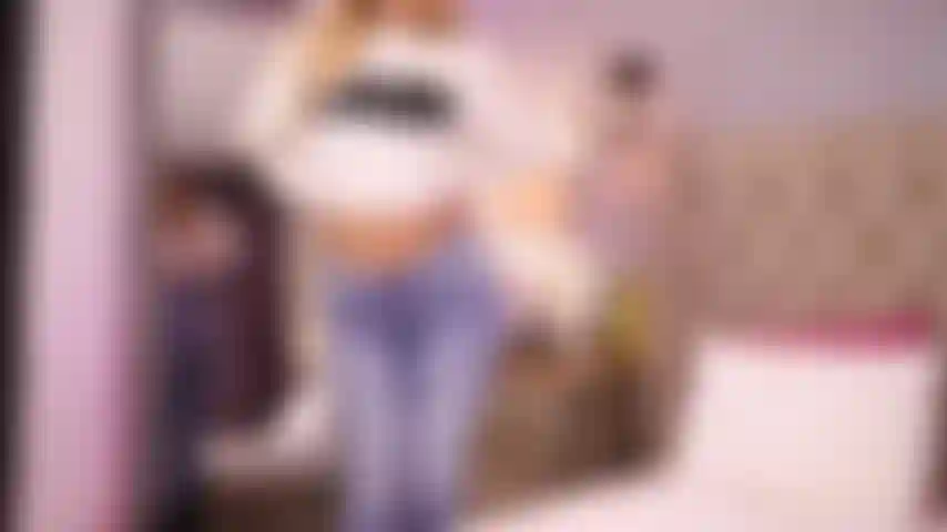 Gostosa provocando com jeans.