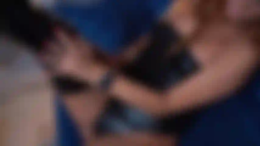 Sua deusa com longas botas de látex.