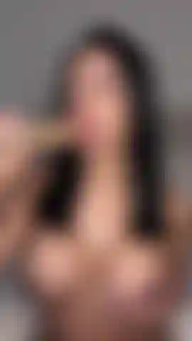 Deixa eu chupar seu pau, você gosta de profundo e babado?