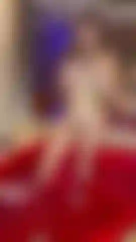 Vídeo de nudez no jacuzzi.