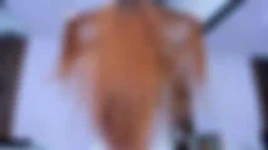 Brinco com meu cabelo.