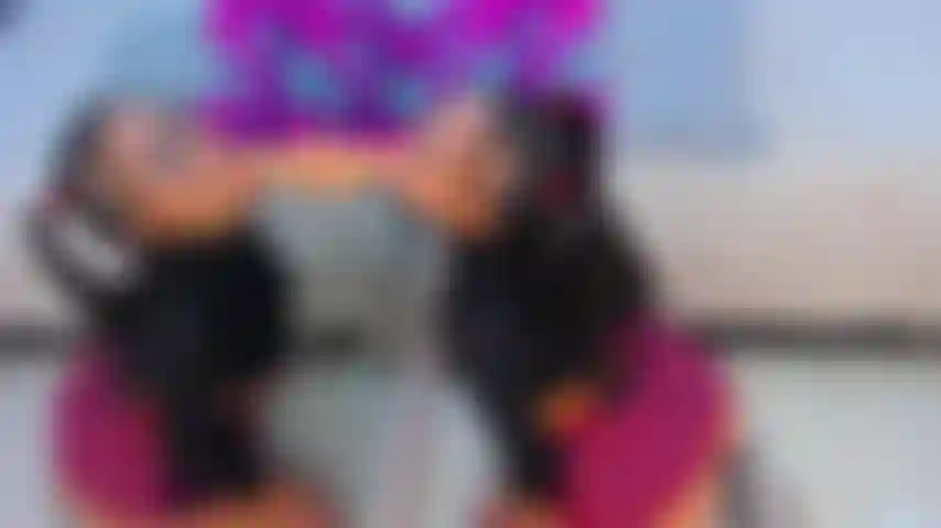 Bj dildo no espelho.