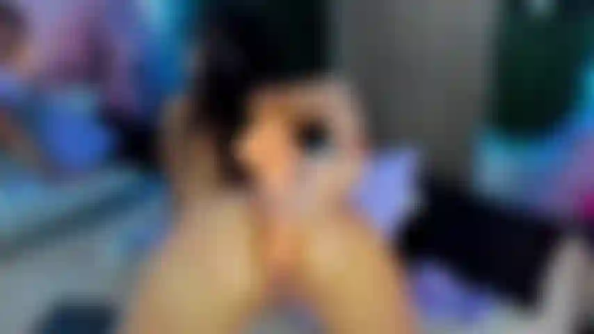 Que delícia enfiar o vibrador no meu cu apertado! Droga!