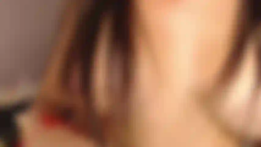 Fode a bucetinha com as pernas abertas, goza a bucetinha.